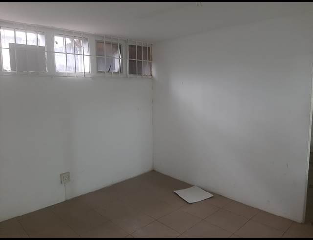 159M² MINI FACTORY TO LET IN CAVERSHAM GLEN