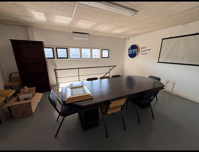 252M² WAREHOUSE TO LET IN BRIARDENE