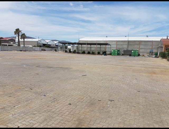 3,700M² INDUSTRIAL YARD TO LET IN KILLARNEY GARDENS