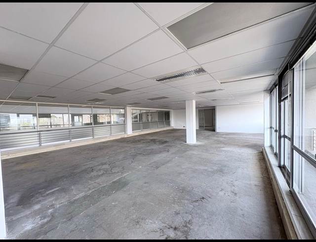 5,600M² OFFICE TO LET IN VORNA VALLEY
