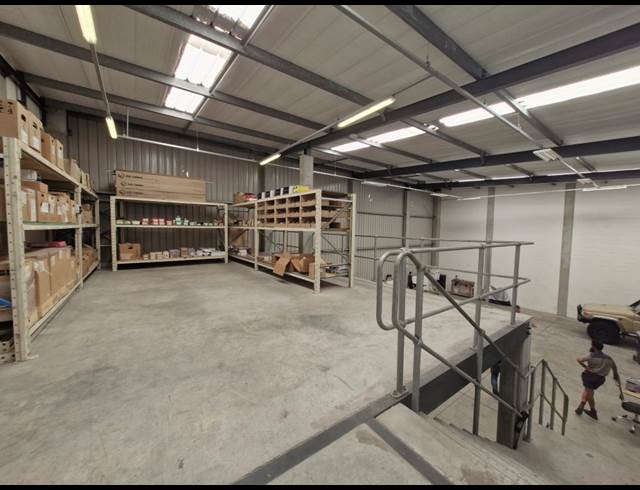 517M² WAREHOUSE TO LET IN STIKLAND INDUSTRIAL