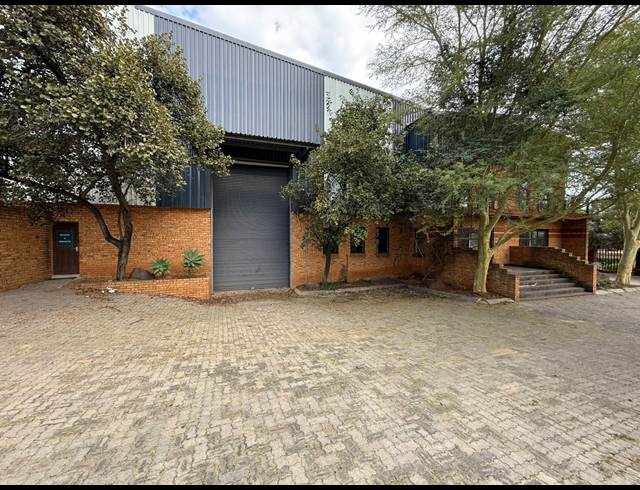 2,500M² WAREHOUSE TO LET IN LASER PARK