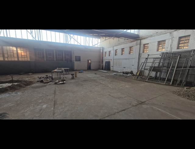 1,000M² WAREHOUSE TO LET IN SELBY