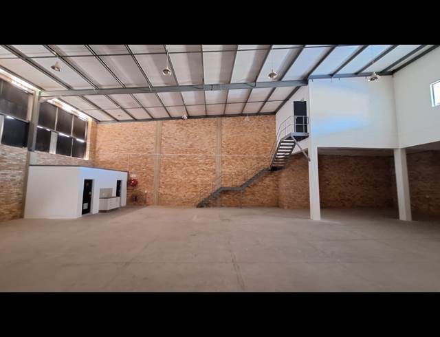 680M² WAREHOUSE TO LET IN NORTH RIDING