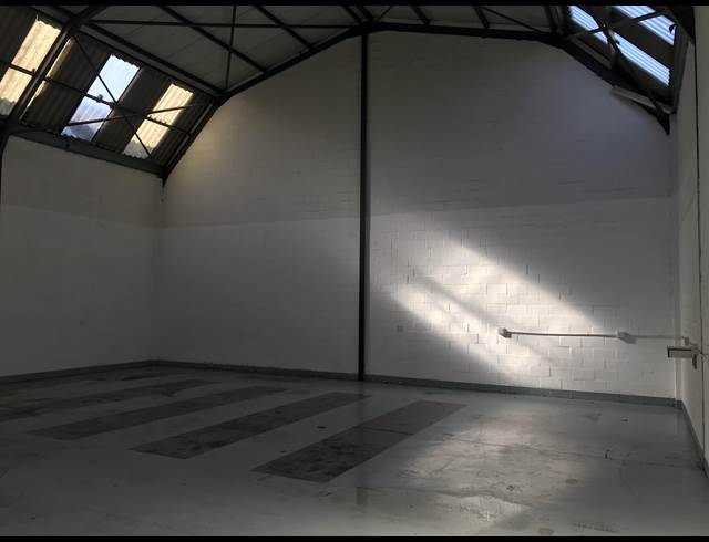 274M² MINI FACTORY TO LET IN EPPING INDUSTRIAL