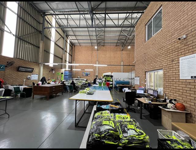 424M² WAREHOUSE TO LET IN LASER PARK