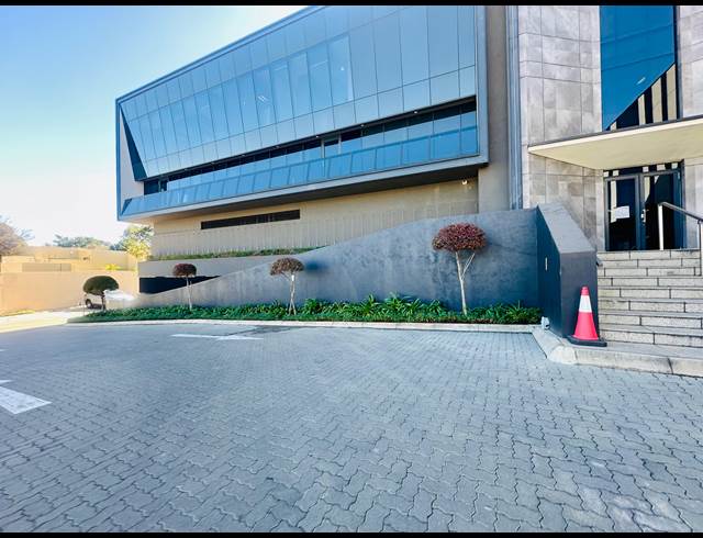 2,948M² OFFICE TO LET IN BRYANSTON