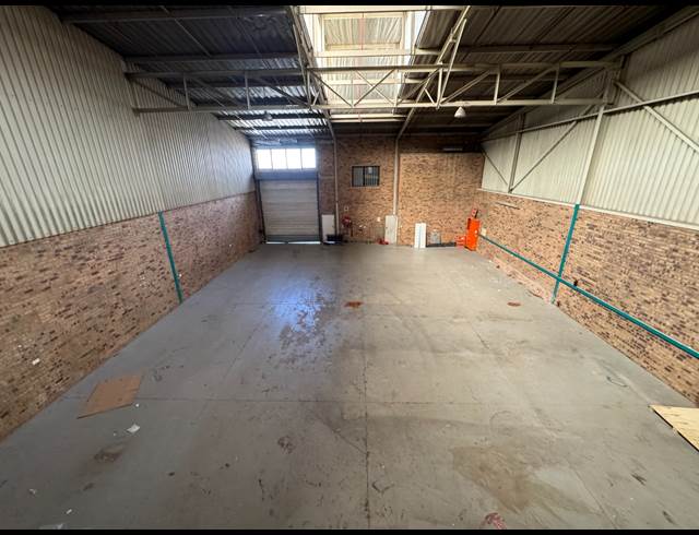 850M² WAREHOUSE TO LET IN STORMILL