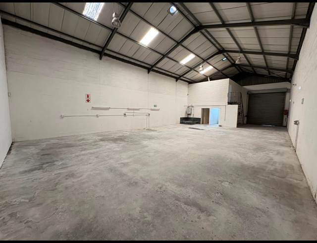 255M² WAREHOUSE TO LET IN STRAND INDUSTRIA