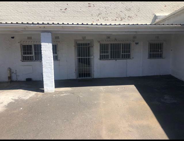 220M² WAREHOUSE TO LET IN PAARDEN EILAND