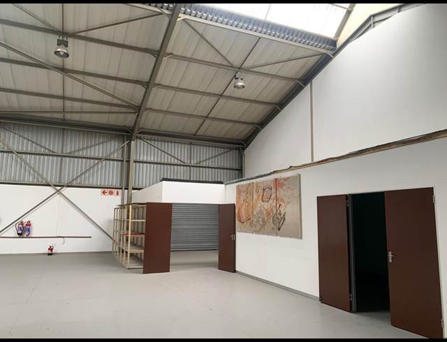 750M² WAREHOUSE RENTED IN LONGMEADOW