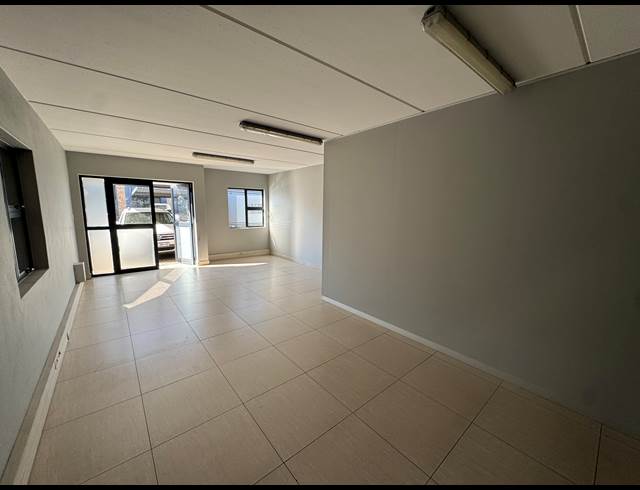 256M² WAREHOUSE TO LET IN PRINCESS AH