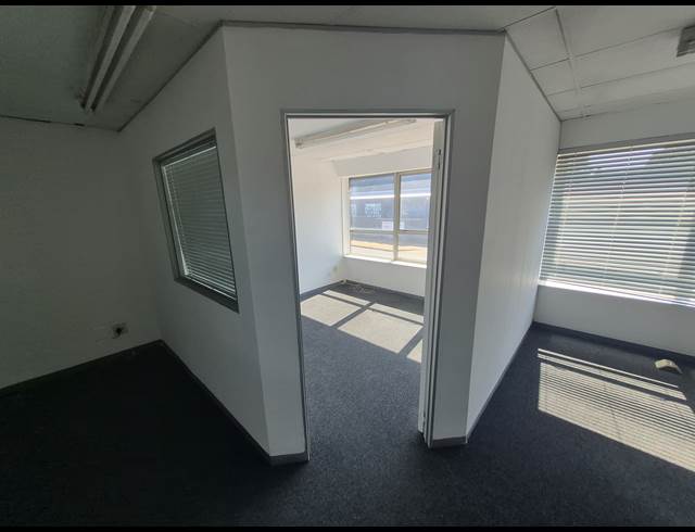 400M² FACTORY TO LET IN BENROSE