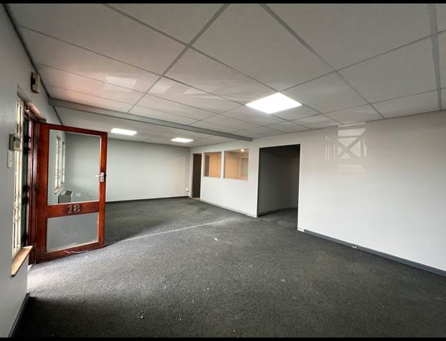 100M² OFFICE TO LET IN HIGHVELD
