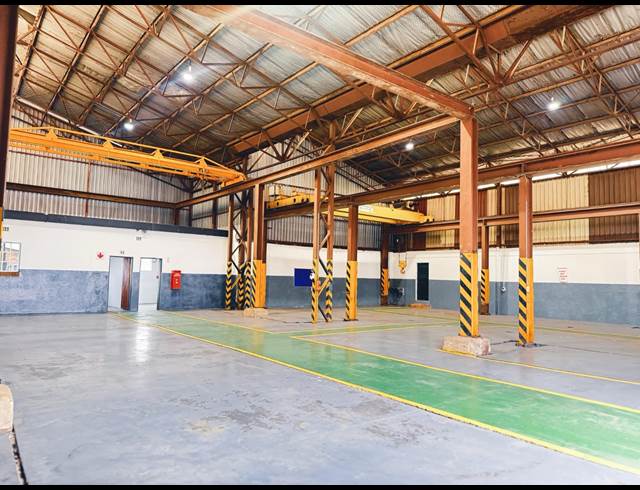 513M² BUILDING TO LET IN APEX