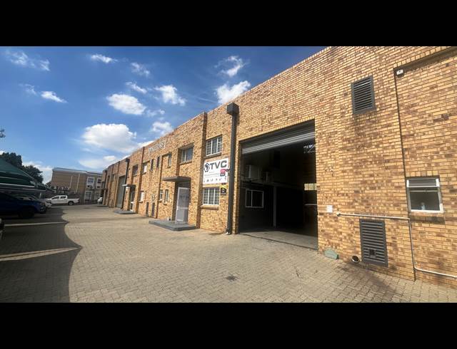 820M² WAREHOUSE TO LET IN SPARTAN