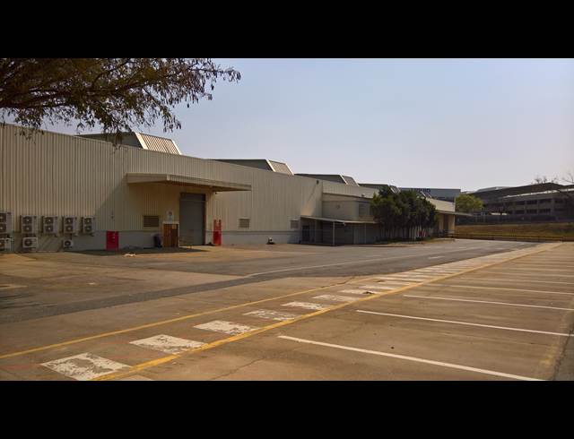 11,924M² BUILDING TO LET IN HALFWAY HOUSE