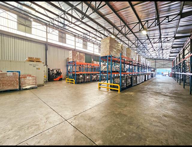1,800M² WAREHOUSE TO LET IN WESTMEAD