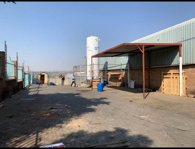 1,550M² WAREHOUSE TO LET IN LASER PARK