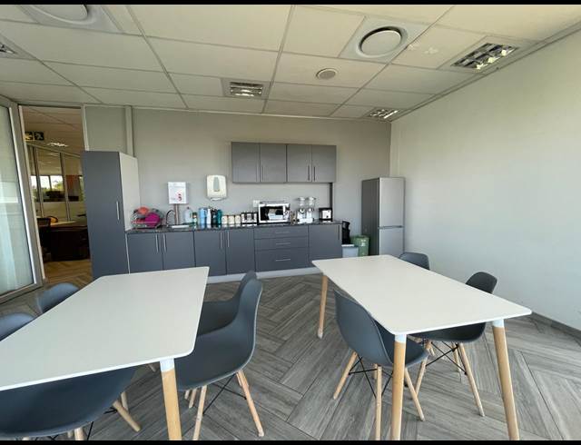 318M² OFFICE TO LET IN BRYANSTON