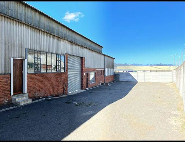 250M² WAREHOUSE RENTED IN STIKLAND INDUSTRIAL