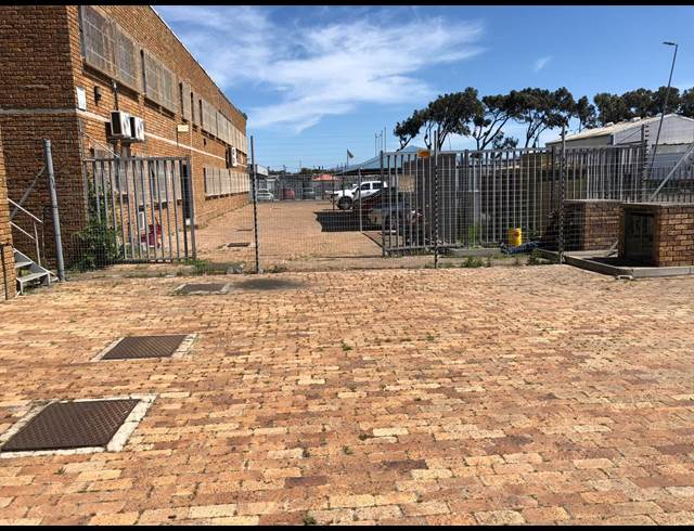 1,100M² FACTORY RENTED IN AIRPORT INDUSTRIA