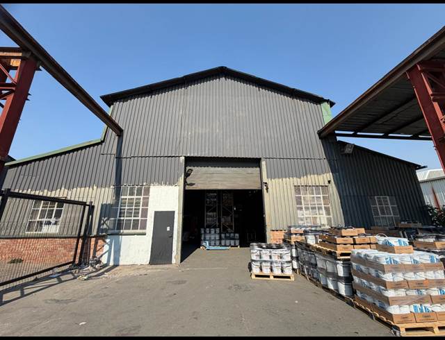 300M² WAREHOUSE TO LET IN INDUSTRIA WEST