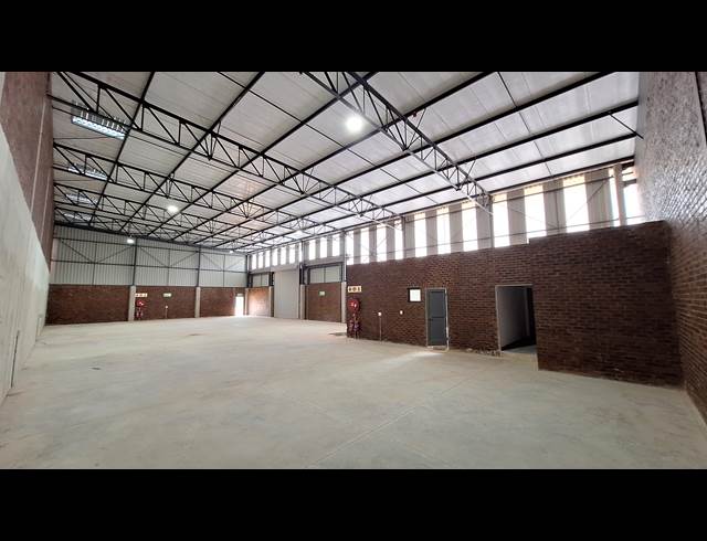 548M² WAREHOUSE TO LET IN LASER PARK
