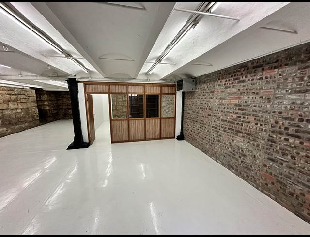 152M² OFFICE TO LET IN WOODSTOCK