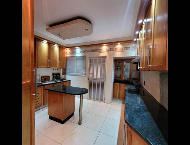 6 BEDROOM PROPERTY TO RENT IN UMLAZI