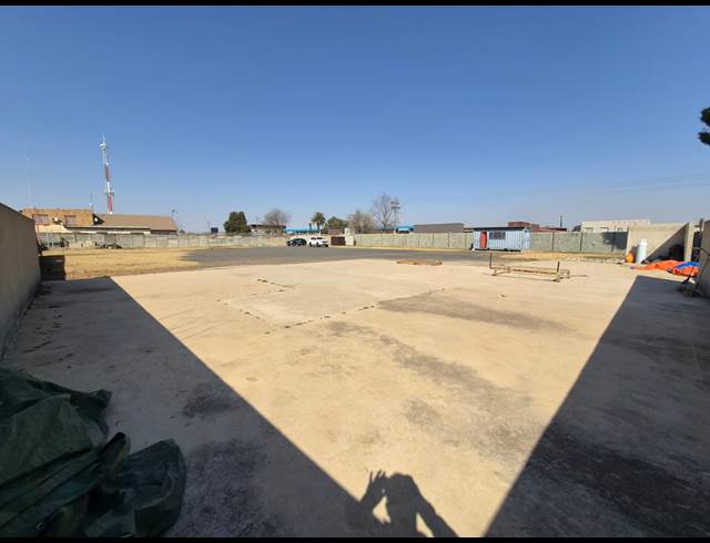 3,000M² INDUSTRIAL YARD TO LET IN BRENTWOOD PARK