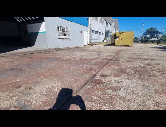 900M² FACTORY TO LET IN OTTERY EAST