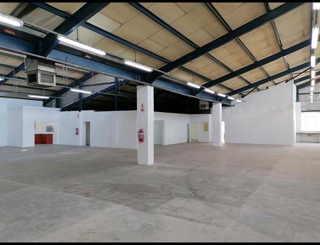 925M² WAREHOUSE TO LET IN PAROW INDUSTRIAL