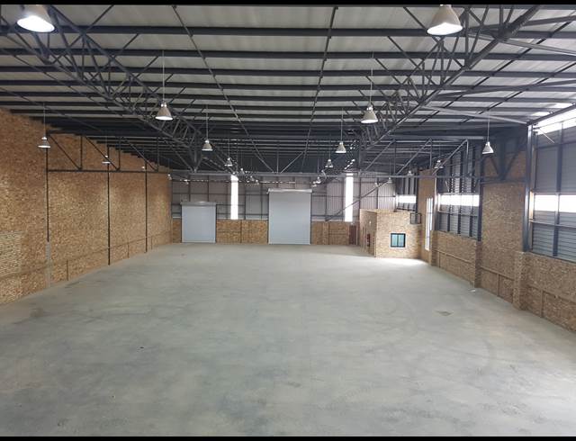 1,558M² WAREHOUSE TO LET IN LANSERIA