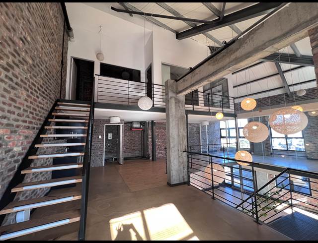 183M² OFFICE TO LET IN WOODSTOCK