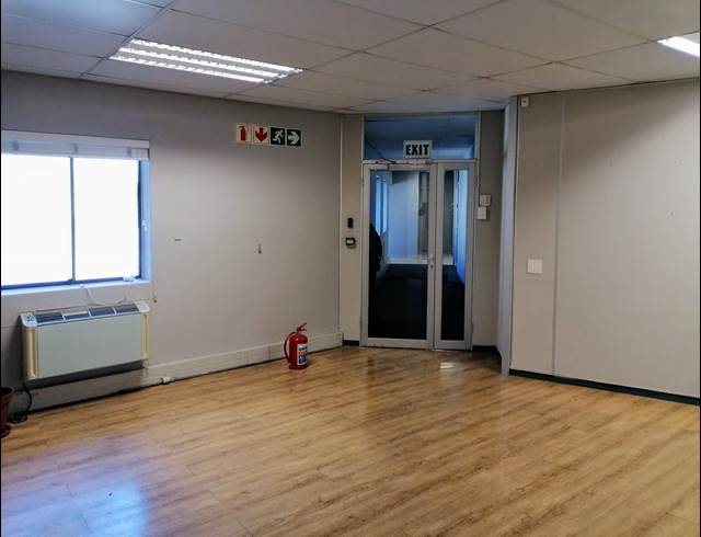 170M² BUILDING TO LET IN TYGER VALLEY