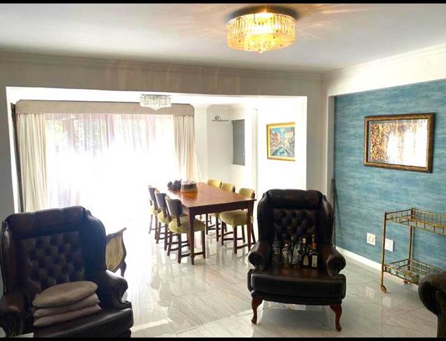 2 BEDROOM PROPERTY TO RENT IN HYDE PARK