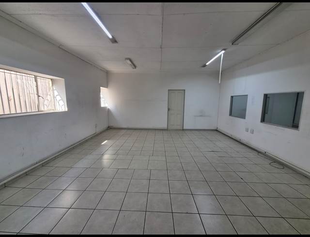 650M² WAREHOUSE TO LET IN WADEVILLE
