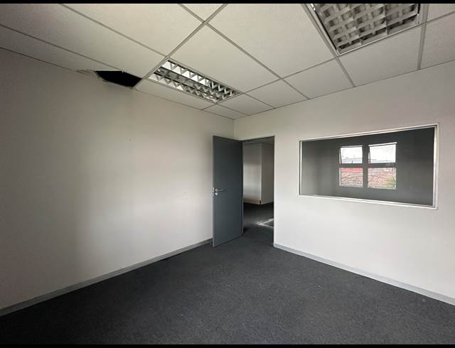 130M² OFFICE TO LET IN HIGHVELD BUSINESS PARK