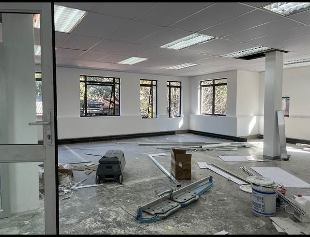 111M² OFFICE TO LET IN HYDE PARK