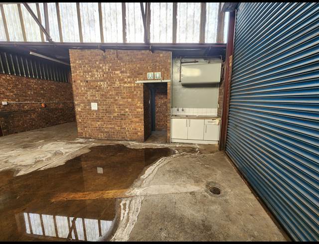 145M² WAREHOUSE TO LET IN WADEVILLE