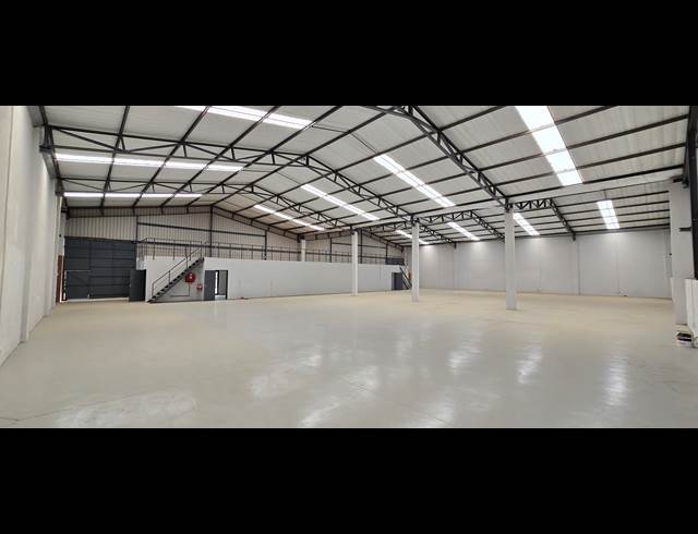 1,094M² WAREHOUSE TO LET IN COSMO BUSINESS PARK