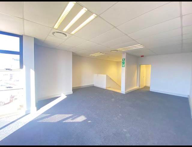 302M² WAREHOUSE TO LET IN STIKLAND INDUSTRIAL