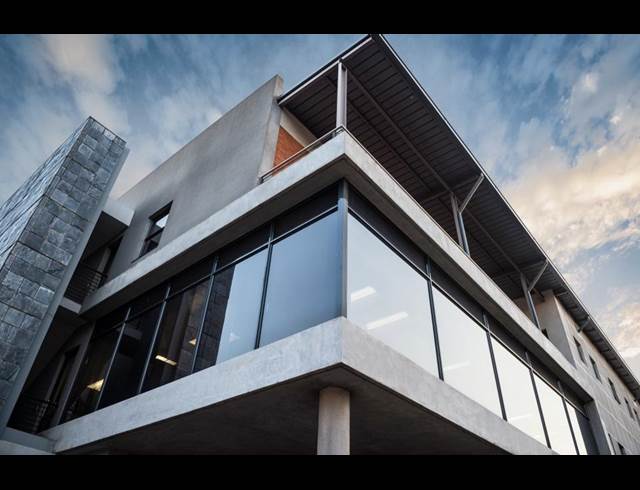 7,924M² OFFICE TO LET IN WAVERLEY