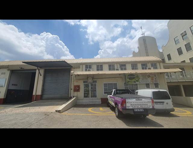 560M² WAREHOUSE TO LET IN JET PARK