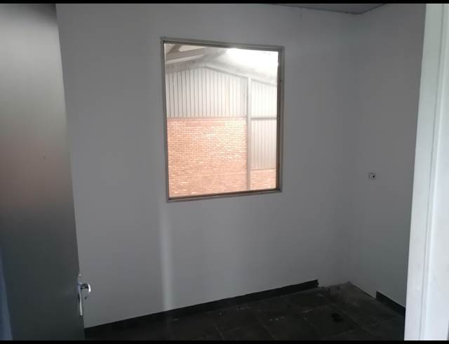 303M² WAREHOUSE TO LET IN BARTLETT