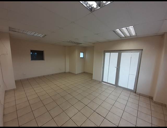 401M² WAREHOUSE TO LET IN LANSERIA