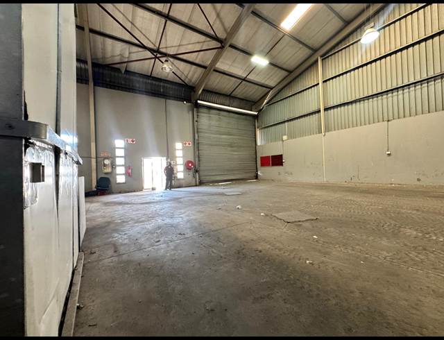 2,000M² WAREHOUSE TO LET IN PHOENIX INDUSTRIAL