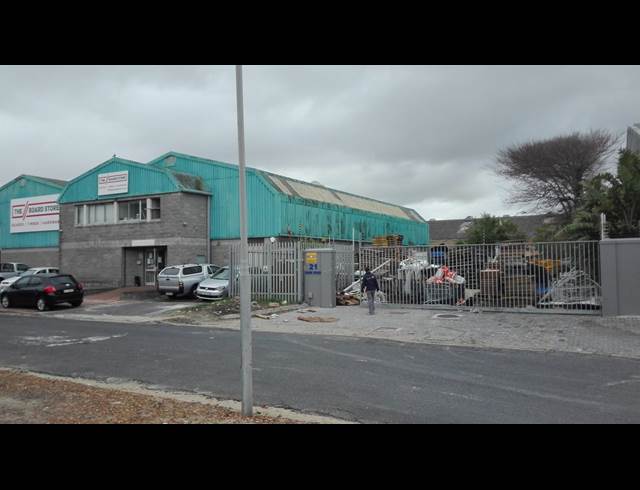 2,150M² FACTORY TO LET IN RETREAT