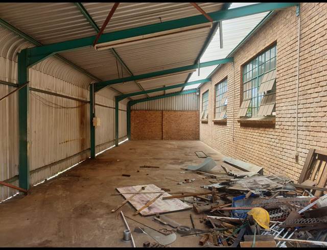 100M² WAREHOUSE TO LET IN BRENTWOOD PARK